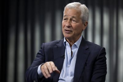 Jamie Dimon just used one of Warren Buffett’s most famous quotes to warn about higher for longer interest rates