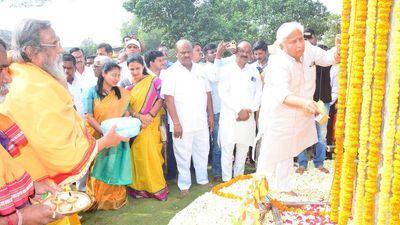 Monolithic pillar in Gadag to mark ‘Karnataka-50’