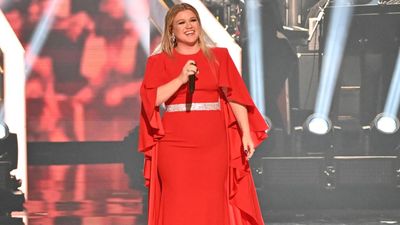 Kelly Clarkson Has Dropped 40 Lbs Since Her Divorce, But Is Now Dealing With Claims About Ozempic Use
