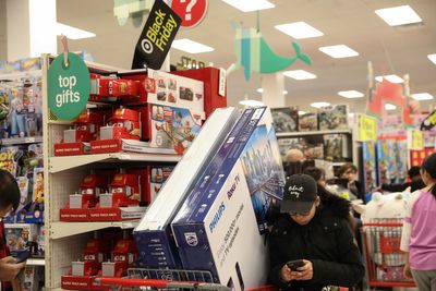 U.S. holiday sales expected to be slower than usual