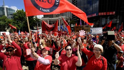 Teachers' strike ultimatum threatens Year 12 exams