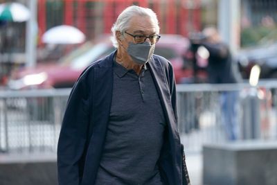 Actor Robert De Niro's ex-top assistant cites courtroom outburst as an example of his abusive side
