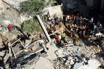 Israel-Hamas – live: 15 killed in airstrike on Gaza ambulance as Netanyahu wants hostages back to stop war