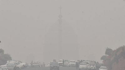 Delhi enveloped in a haze as air pollution levels peak to emergency levels