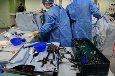 Surgeons perform simultaneous Caesarean and ovary removal to cut cancer risk