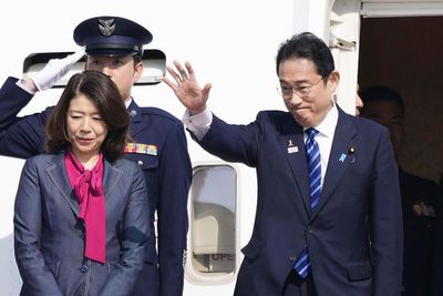 Japan's prime minister visits Manila to boost defense ties in the face of China's growing aggression