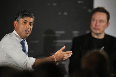 'Out of touch' billionaire Rishi Sunak says people should give up pay and start firms