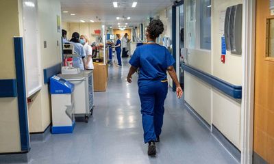Labour considers plan for student loan write-offs to tackle NHS staffing crisis