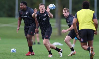 Saracens bring back England stars in bid to ignite title defence against Leicester
