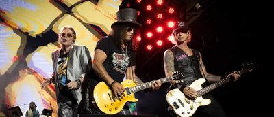 Watch Guns N' Roses premiere unreleased Chinese Democracy song The General at the Hollywood Bowl