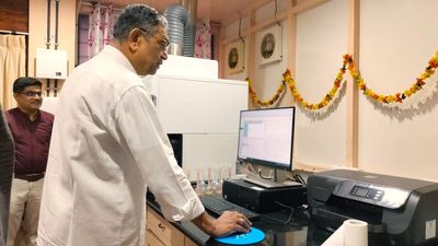 Arya Vaidya Sala installs new machine to detect heavy metals in raw materials, medicines
