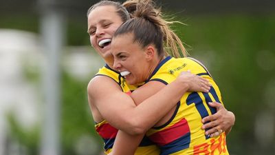 Crows snare AFLW minor premiership with win over Eagles