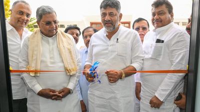 Siddaramaiah holds damage-control meeting with Ministers; asks them not to comment on leadership issue