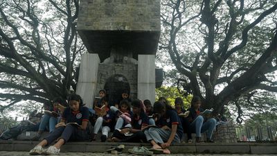 Students introduce silent reading movement in Palakkad