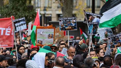 Tens of thousands take to the streets across France in support of Gaza ceasefire