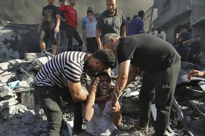 Israeli strikes kill civilians in UN shelter and hospital in Gaza strip