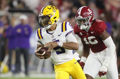 LSU's Jayden Daniels Exits Alabama Game, Enters Concussion Protocol After Taking Hit to Head