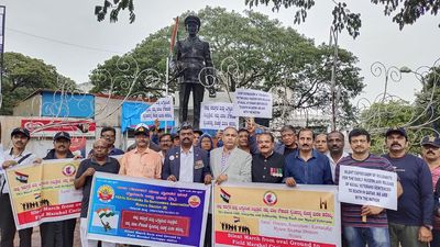 Silent march by ex-servicemen