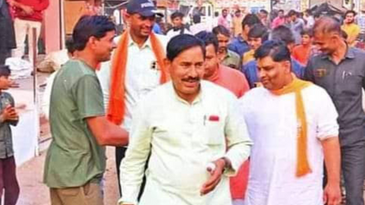 Villager bites BJP minister's thumb during election campaign rally in Madhya Pradesh