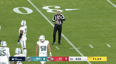 Referee for Dolphins-Chiefs in Frankfurt announced a penalty in German and the home crowd loved it