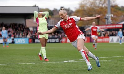 Arsenal sink Manchester City in WSL as Blackstenius pounces on Keating error