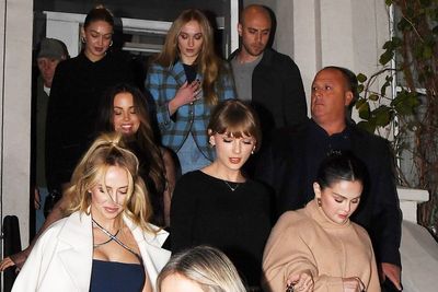 Taylor Swift enjoys night out in New York with Selena Gomez and Sophie Turner