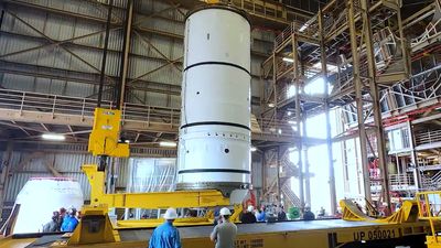 Watch NASA build Artemis 2 astronaut moon rocket boosters ahead of 2024 launch (video)