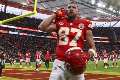 NFL Fans Had Lots of Taylor Swift Jokes After Travis Kelce’s Dreadful Game in Chiefs’ Win Over Dolphins