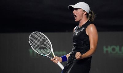 Iga Swiatek into final after dominant win over Aryna Sabalenka at WTA Finals
