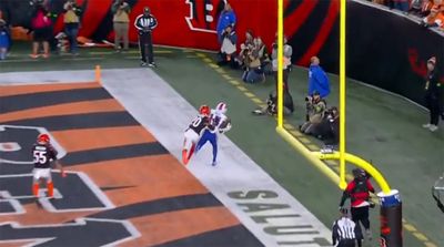 Bills’ Stefon Diggs Crashes Into Security Guard After Catching Two-Point Conversion