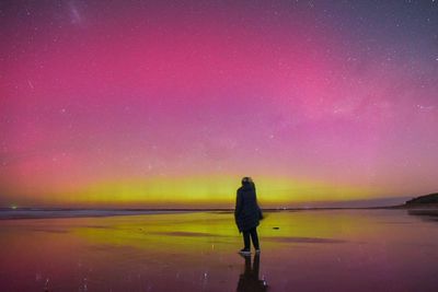 Spectacular aurora australis turns night sky hot pink from Tasmania to Western Australia