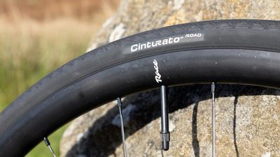 Pirelli Cinturato Road Clincher tire review - puncture resistance with tube-type convenience