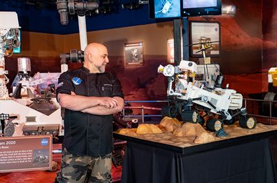 Perseverance pastry: Celebrity chef Duff Goldman makes Mars rover cake