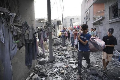 Israel severs Gaza in two as Palestinian death toll ‘passes 10,000 mark’