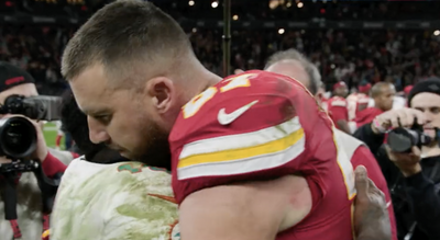 Mic’d-up Travis Kelce and Mecole Hardman hilariously argued over who gets Tyreek Hill’s jersey