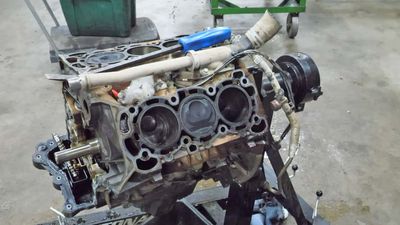 Ford 2.7-Liter EcoBoost Engine Teardown Shows Piston Melted Into Cylinder