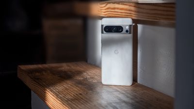 Pixel 8 gets several bug fixes with first official Android 14 update