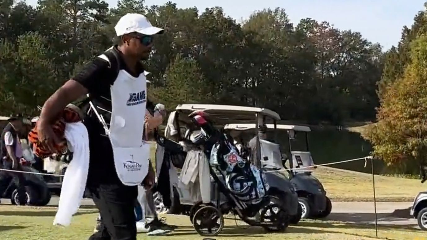 Tiger Woods Is Caddying For Charlie Again And Social…
