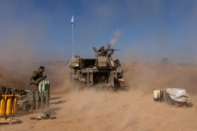 Israel-Hamas war – live: Netanyahu tells people in Gaza to move south as troops reach heart of city