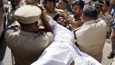 Kerala Students Union stages protests across Kerala against police lathicharge on its members