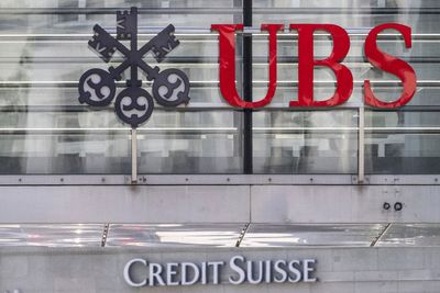 UBS reports pre-tax loss in 3Q but says benefits of Credit Suisse merger gather steam