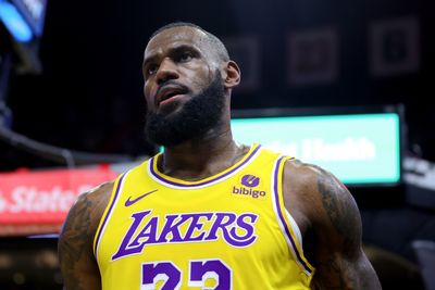 LeBron James calls out YouTube for another buffering fail