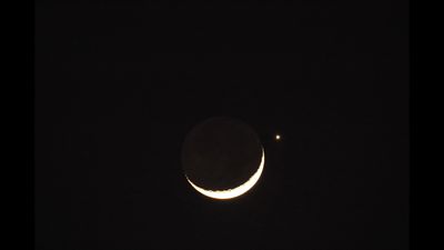 The moon will 'smile' at Venus this Thursday. Here's how to see it.