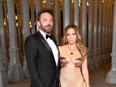 Jennifer Lopez jokingly calls out fan for flirting with Ben Affleck