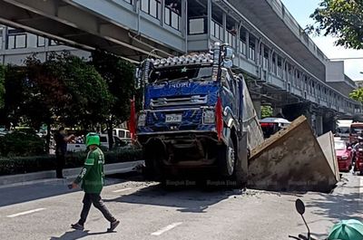 Section of Sukhumvit Road collapses