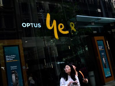 Optus outage cuts mobile and internet access for millions of Australians
