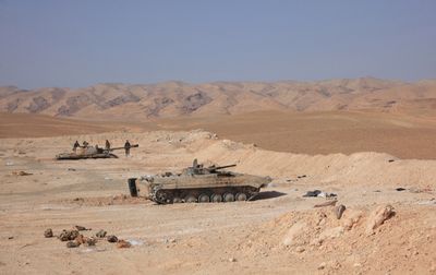 ISIL attacks kill 30 in Syrian desert