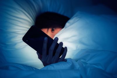 Does blue light make it hard to sleep?