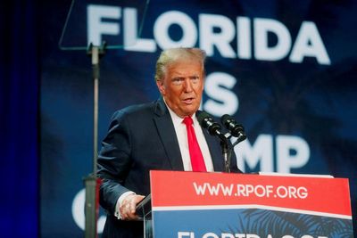 Trump aims to upstage another GOP debate with Miami rally speech