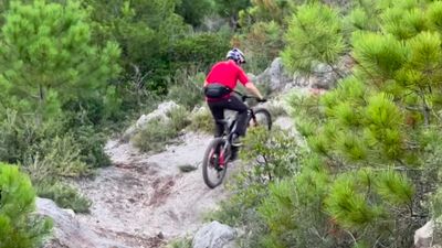 Video: pro rider pushes e-MTB to its limits climbing steep, rocky path